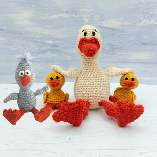 PDF Crochet Pattern - Daisy Duck & Family