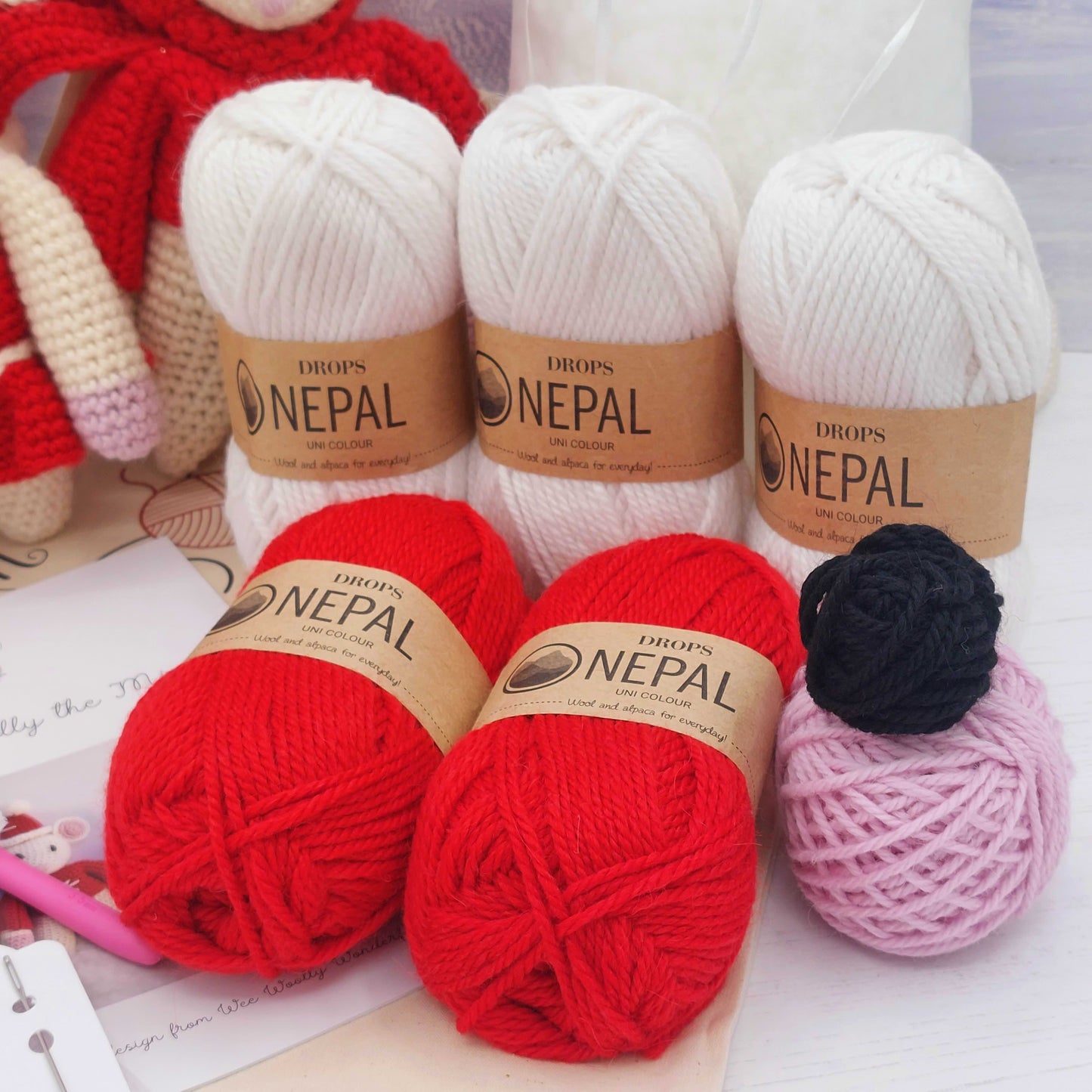 White and red balls of wool