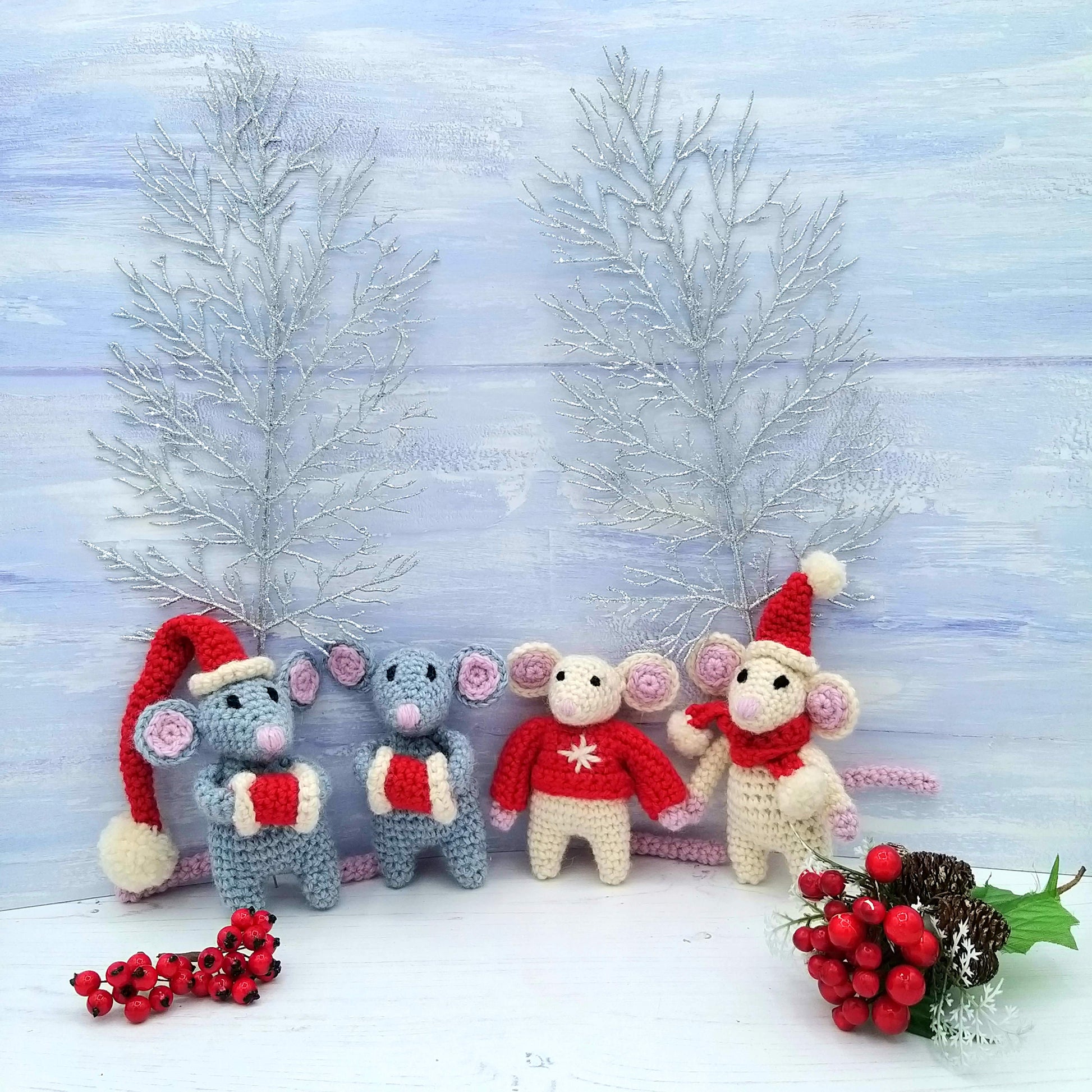 Christmas Mice with berries