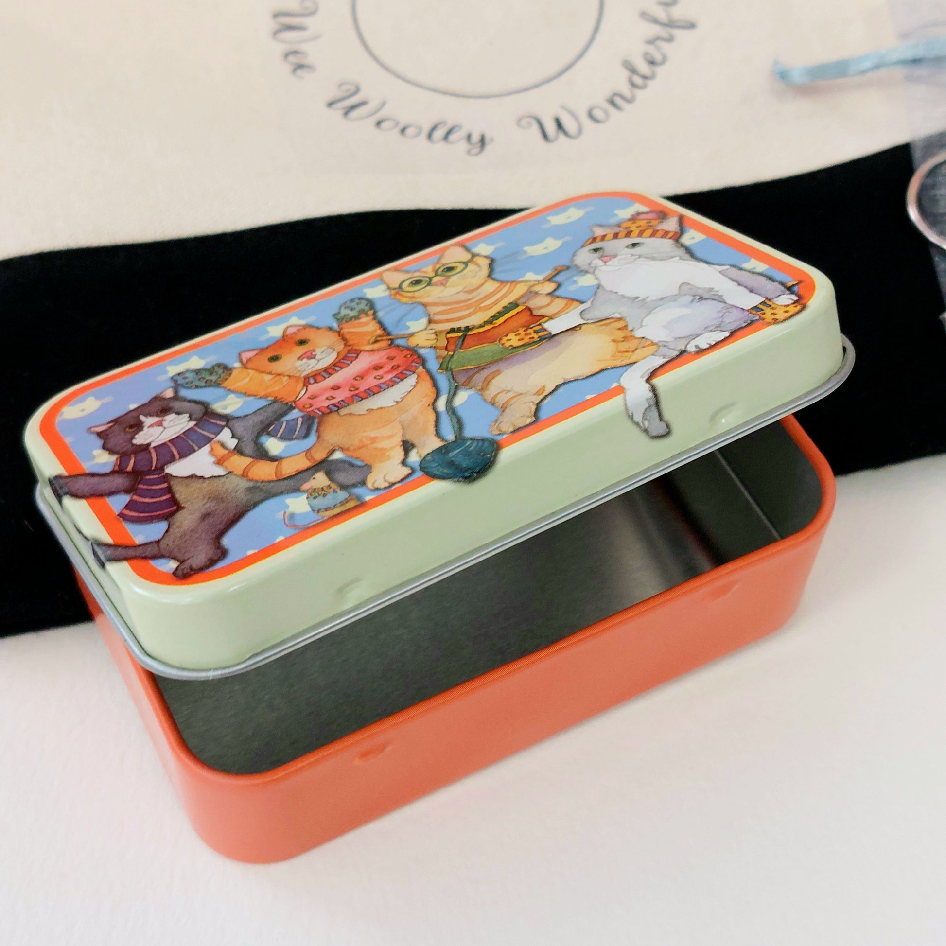 Small Tin with image of cats on it